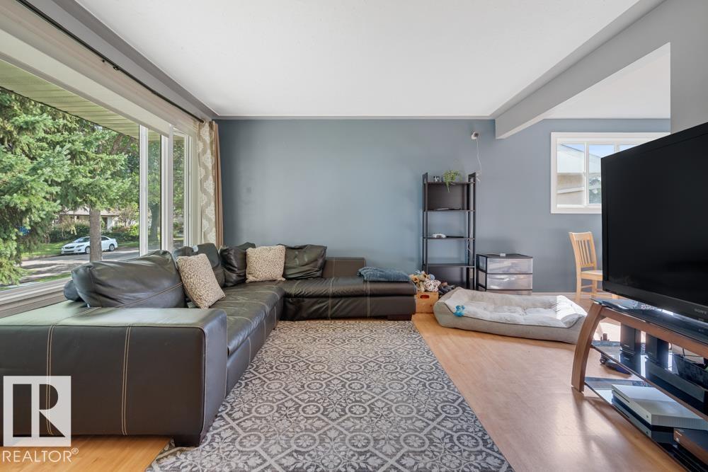 Photo 3 of 12026 38 St Nw, Edmonton AB