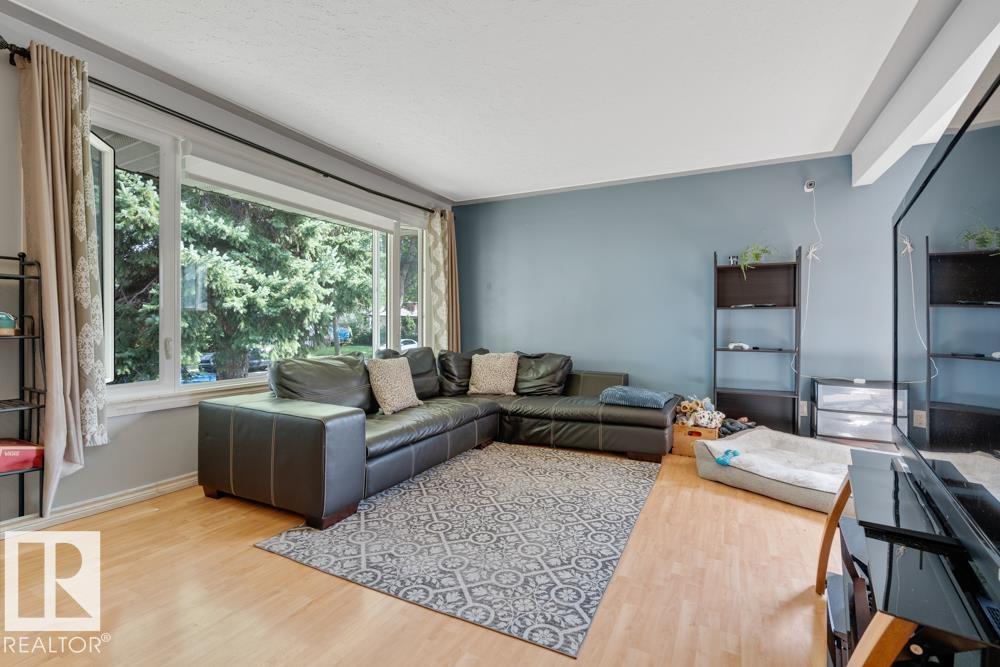 Photo 4 of 12026 38 St Nw, Edmonton AB