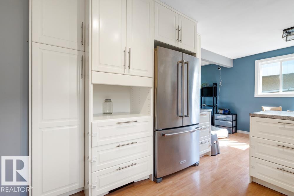 Photo 8 of 12026 38 St Nw, Edmonton AB