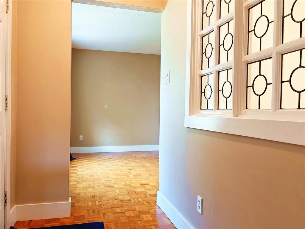 Photo 10 of 103 Lismer Crescent, Winnipeg MB