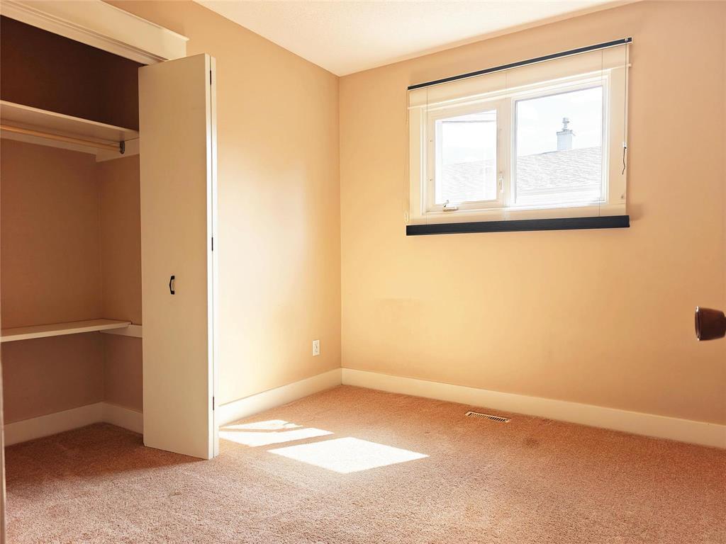 Photo 4 of 103 Lismer Crescent, Winnipeg MB