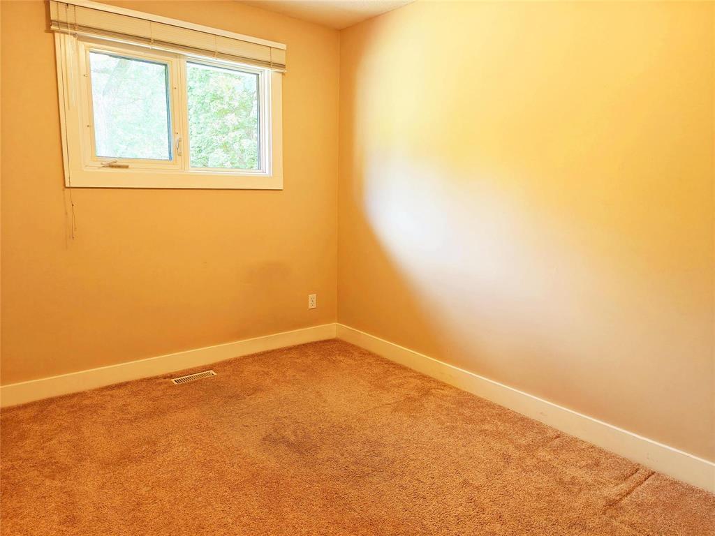 Photo 18 of 103 Lismer Crescent, Winnipeg MB