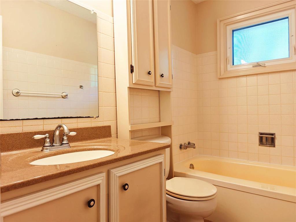 Photo 21 of 103 Lismer Crescent, Winnipeg MB
