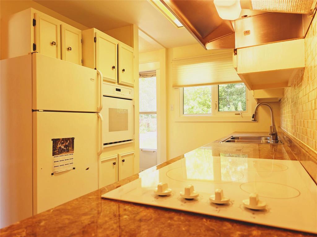 Photo 1 of 103 Lismer Crescent, Winnipeg MB