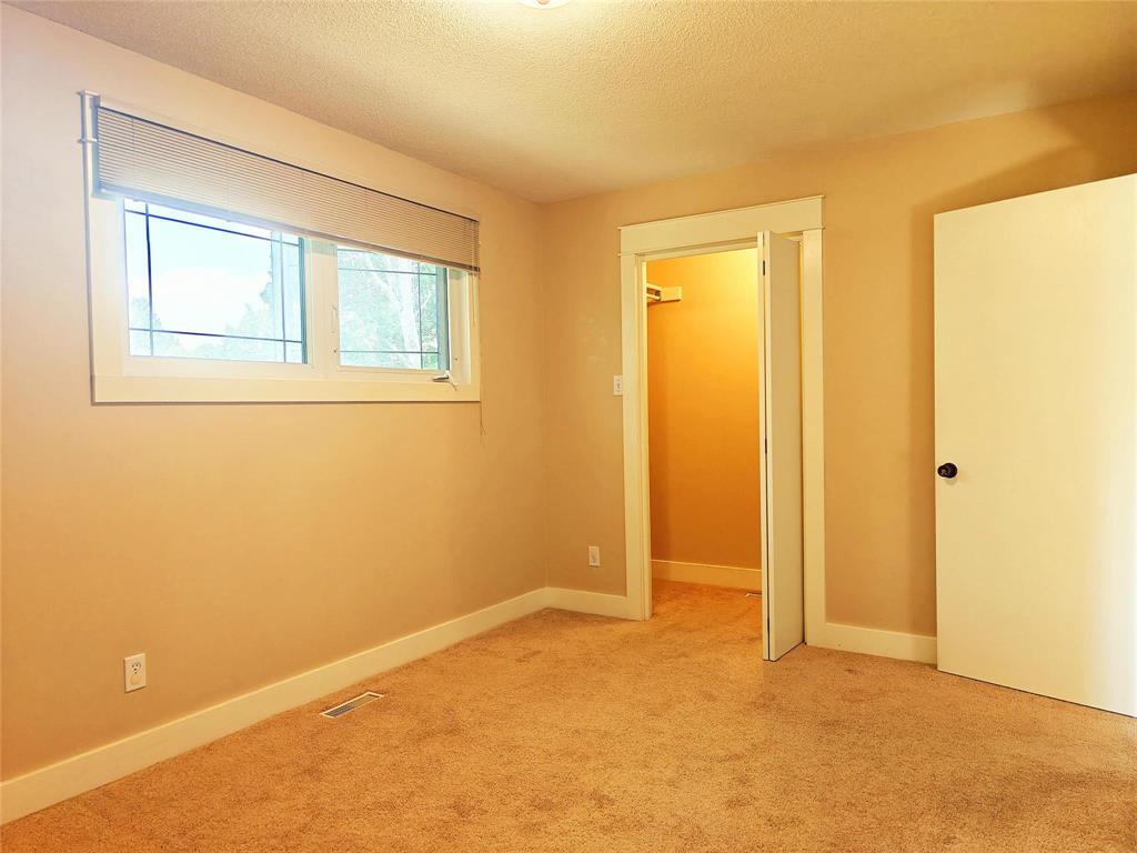 Photo 2 of 103 Lismer Crescent, Winnipeg MB