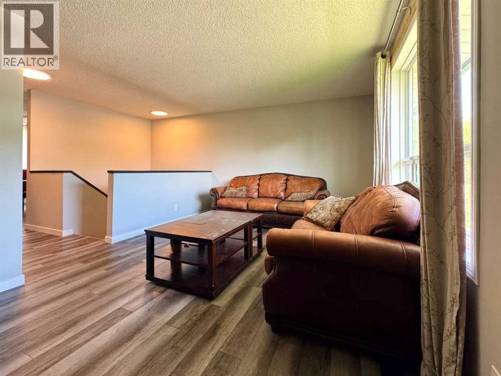 Photo 7 of 545 Columbia Boulevard W, Lethbridge AB