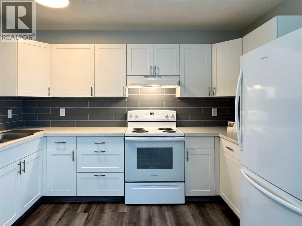 Photo 14 of 545 Columbia Boulevard W, Lethbridge AB