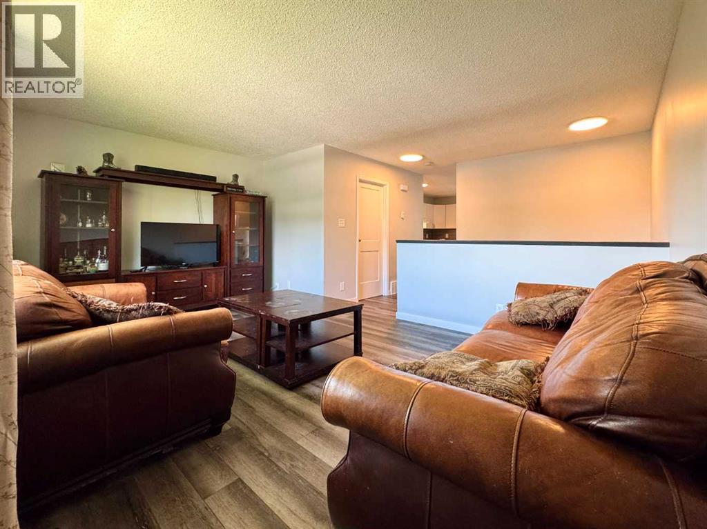 Photo 8 of 545 Columbia Boulevard W, Lethbridge AB