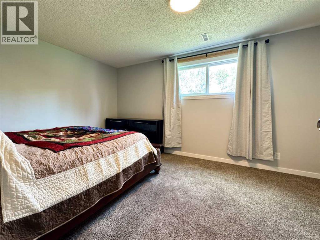 Photo 18 of 545 Columbia Boulevard W, Lethbridge AB