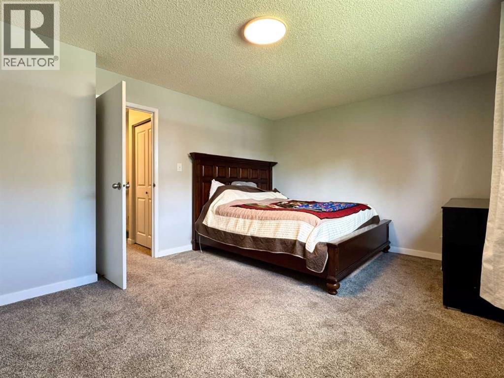 Photo 19 of 545 Columbia Boulevard W, Lethbridge AB