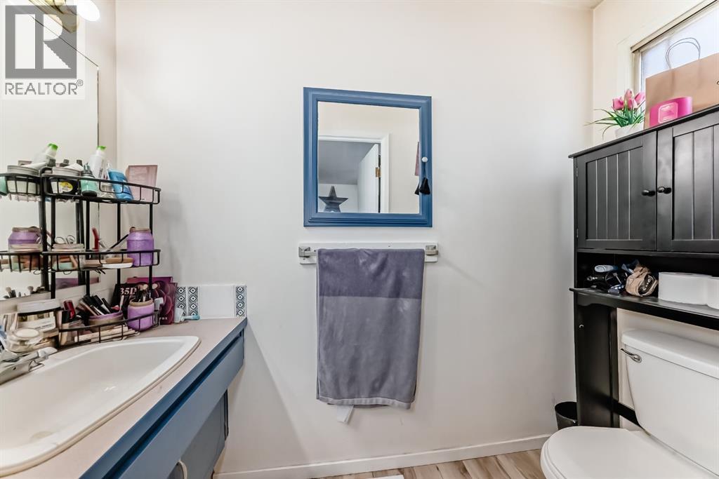 Photo 17 of 24 Goard Close, Red Deer AB