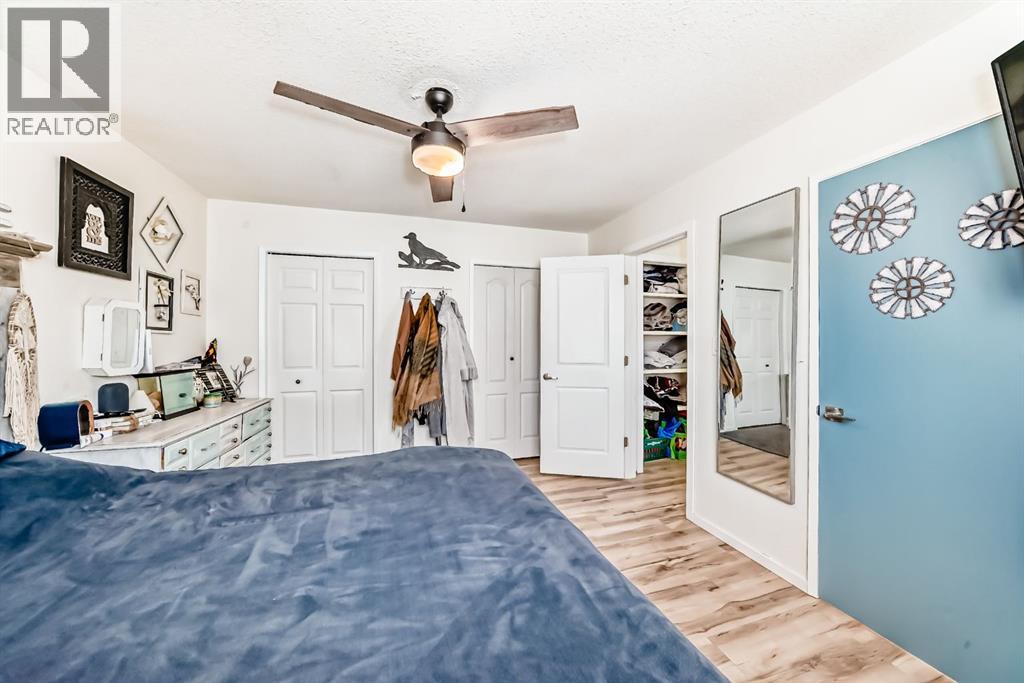 Photo 13 of 24 Goard Close, Red Deer AB