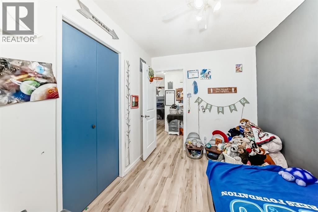 Photo 2 of 24 Goard Close, Red Deer AB
