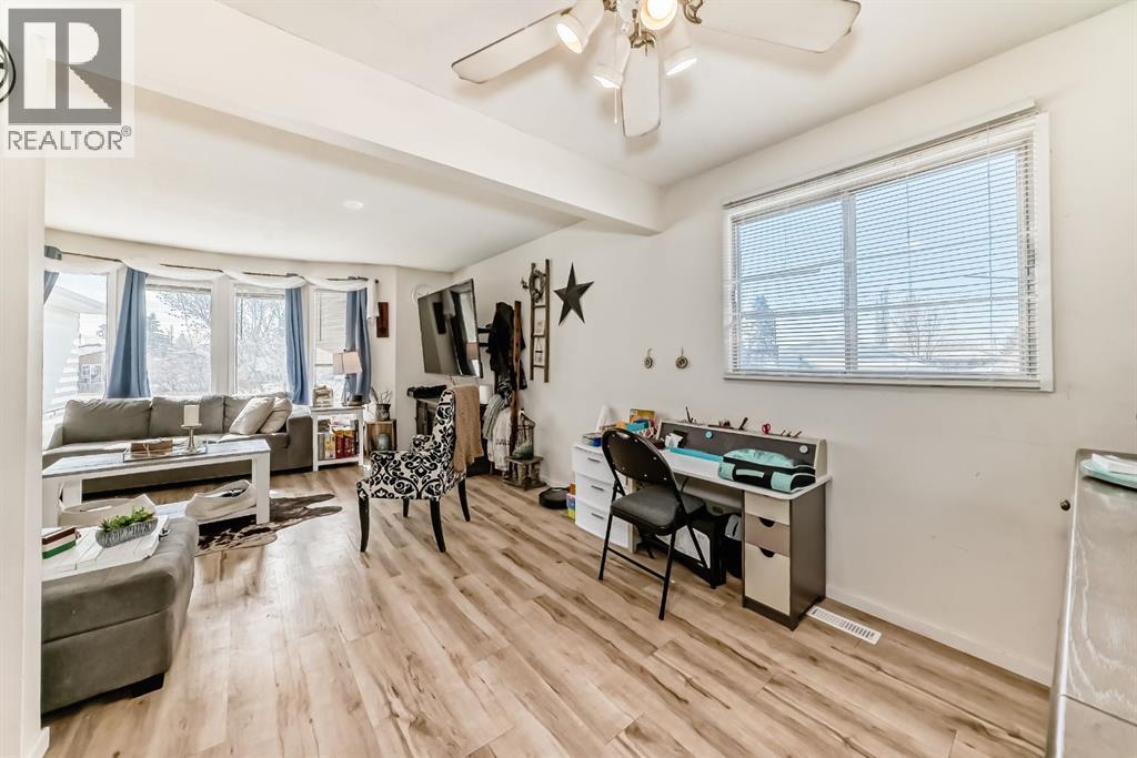 Photo 5 of 24 Goard Close, Red Deer AB
