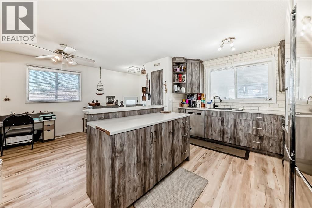 Photo 16 of 24 Goard Close, Red Deer AB