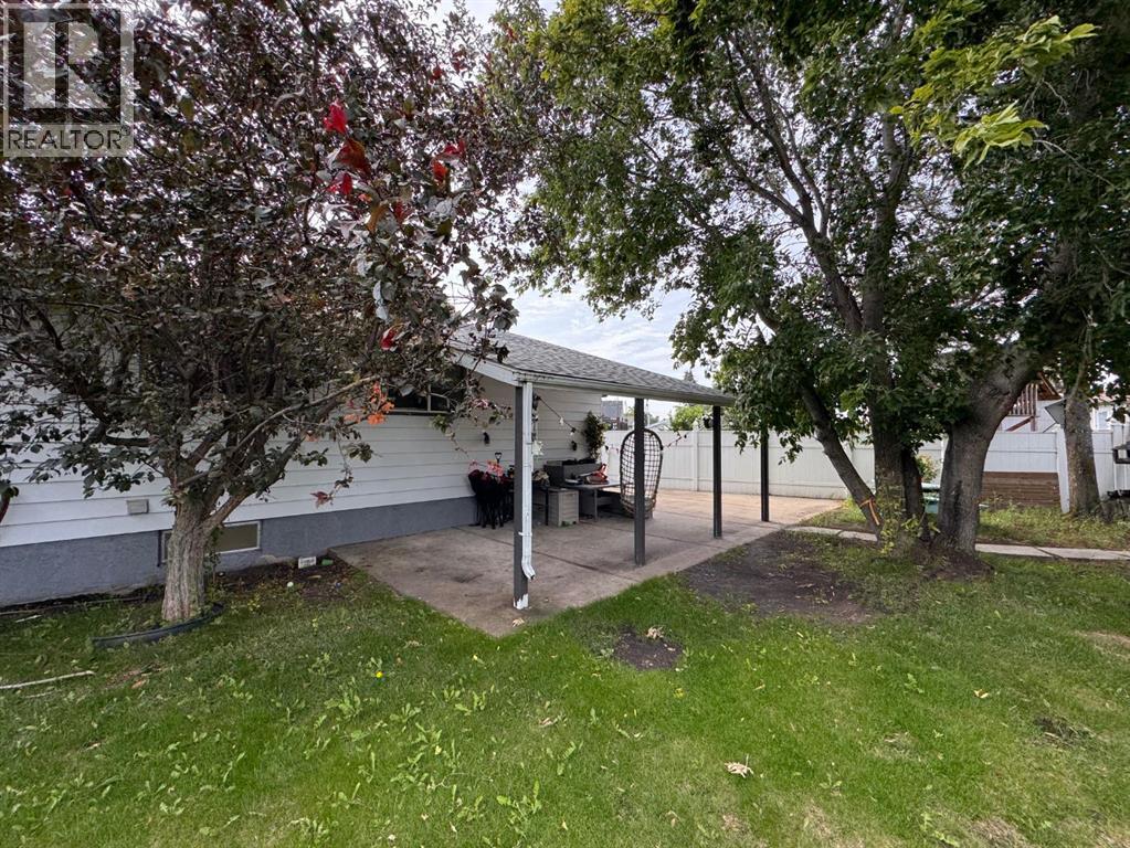 Photo 6 of 24 Goard Close, Red Deer AB