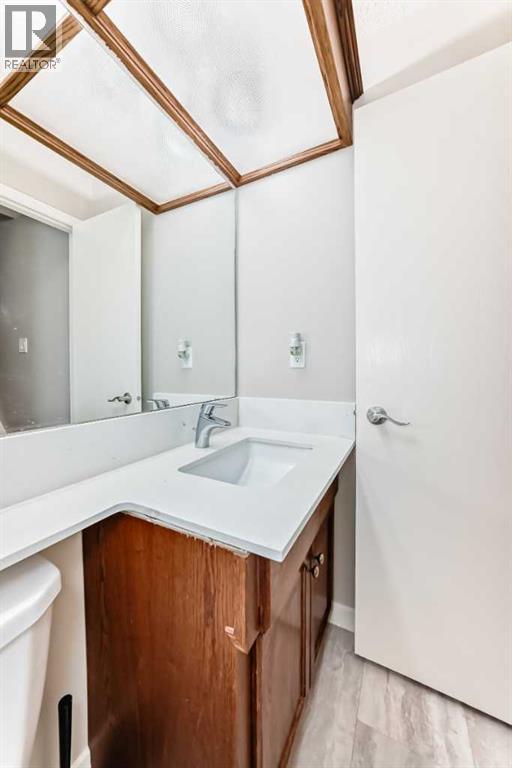 Photo 12 of 5 10030 Oakmoor Way Sw, Calgary AB