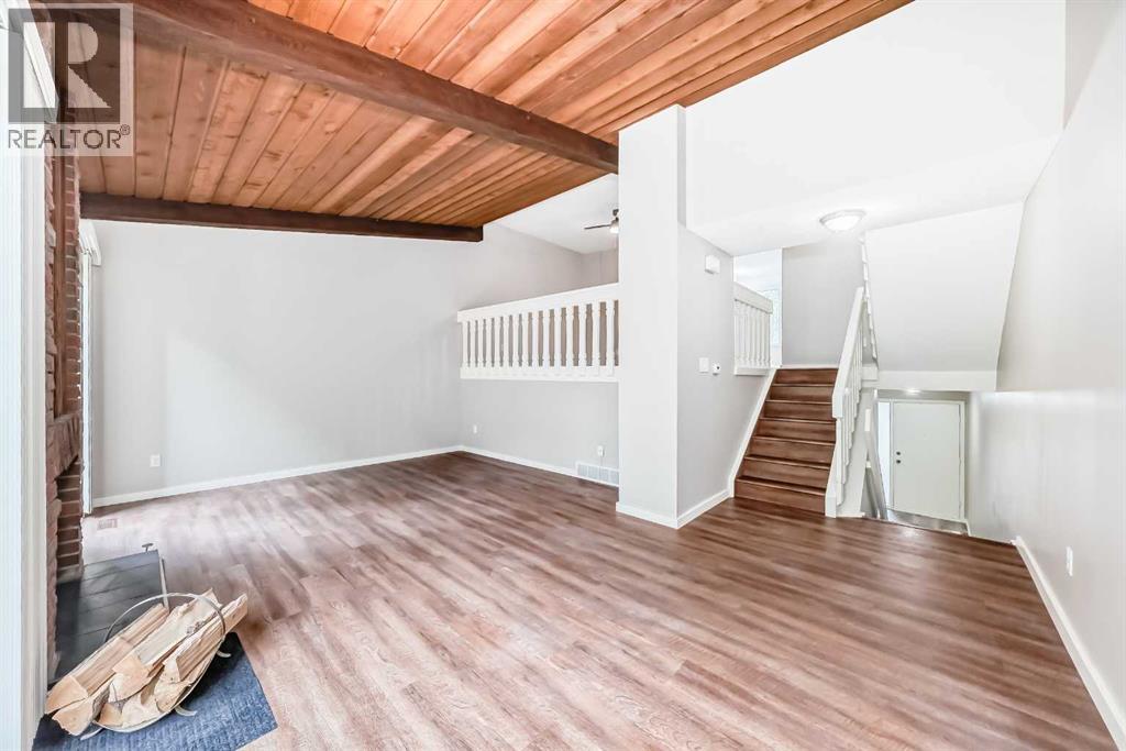 Photo 3 of 5 10030 Oakmoor Way Sw, Calgary AB