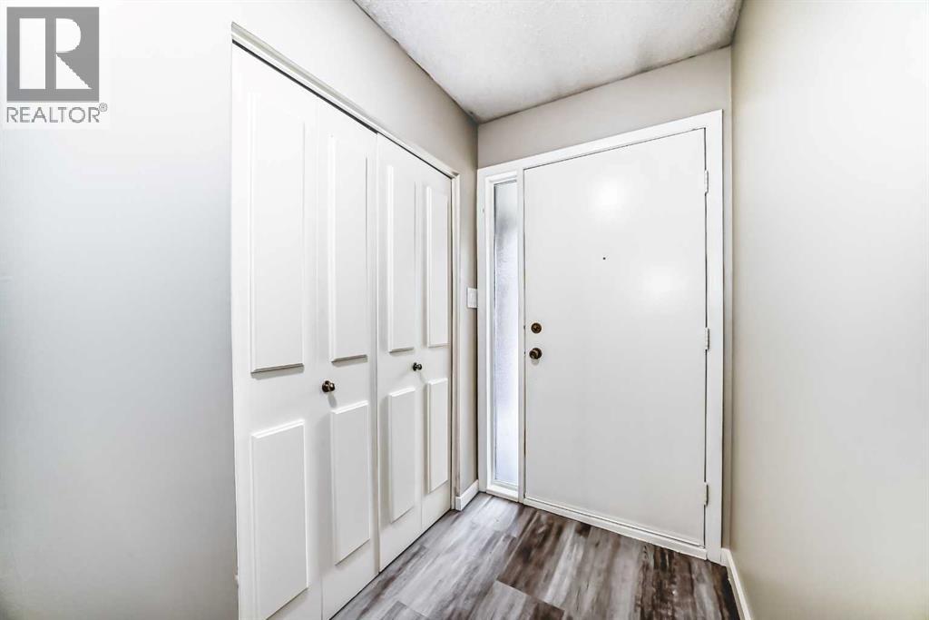 Photo 16 of 5 10030 Oakmoor Way Sw, Calgary AB