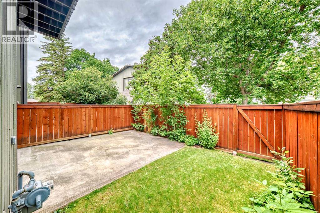 Photo 6 of 5 10030 Oakmoor Way Sw, Calgary AB
