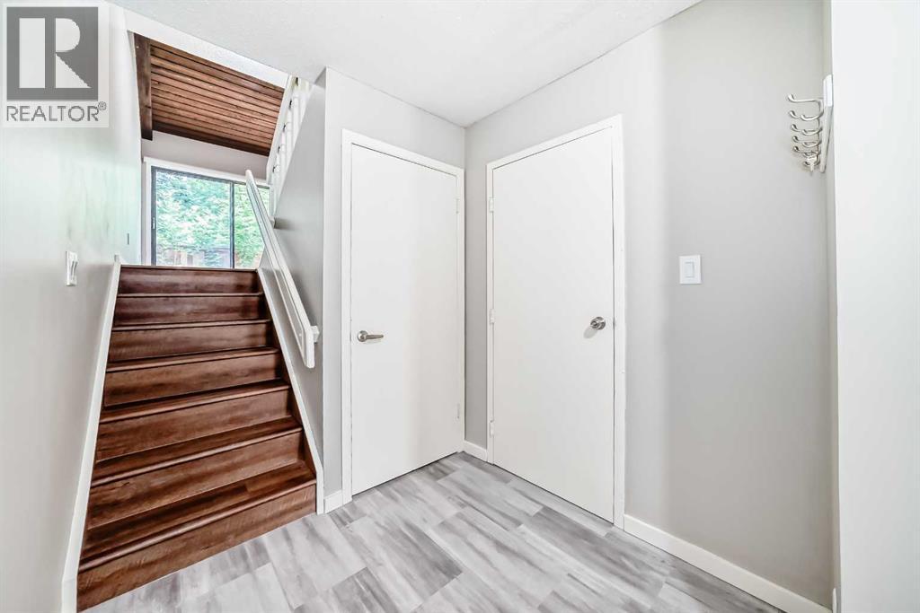 Photo 25 of 5 10030 Oakmoor Way Sw, Calgary AB