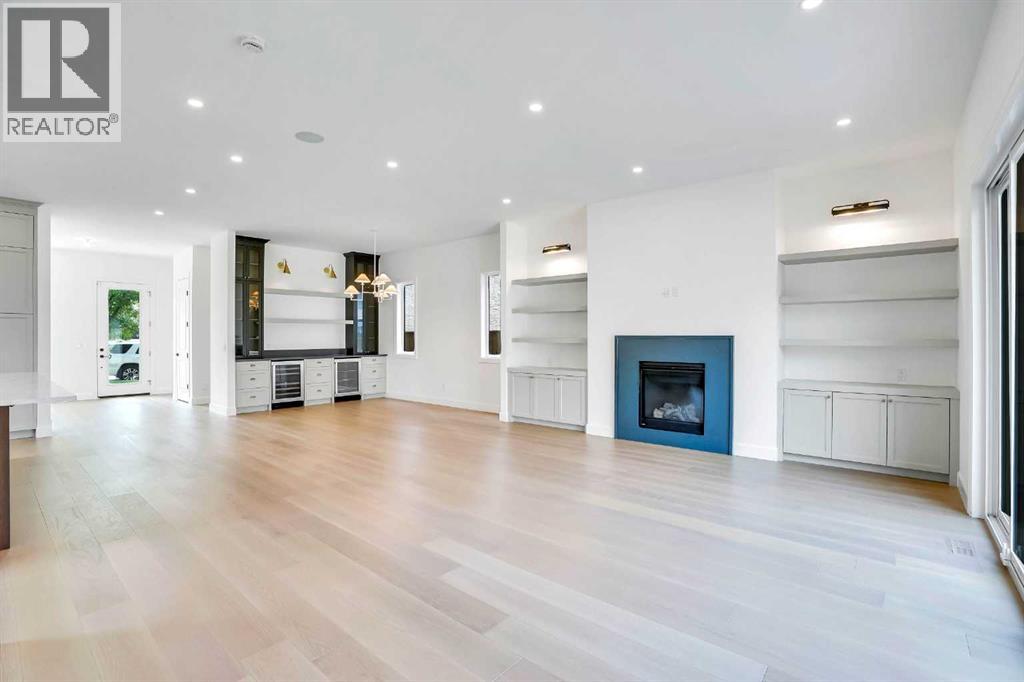 Photo 3 of 636 10 Avenue Ne, Calgary AB