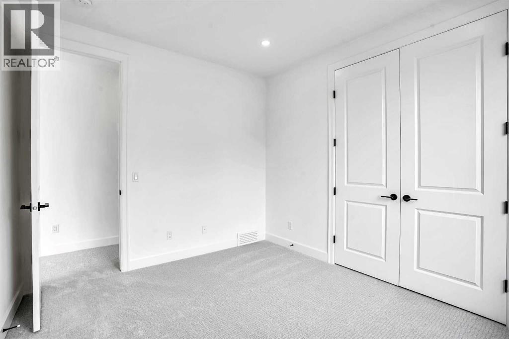 Photo 2 of 636 10 Avenue Ne, Calgary AB