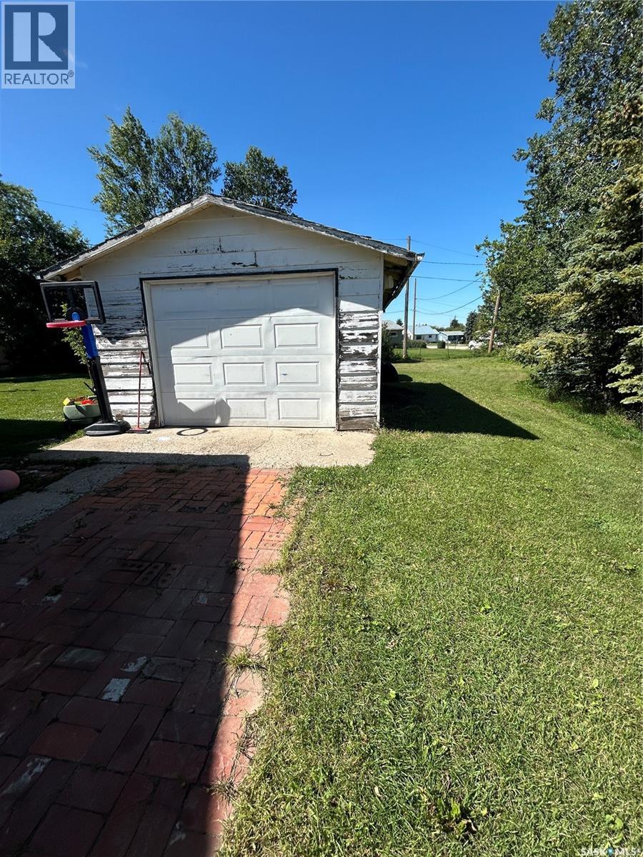 Photo 15 of 222 2nd Avenue W, Kelvington SK