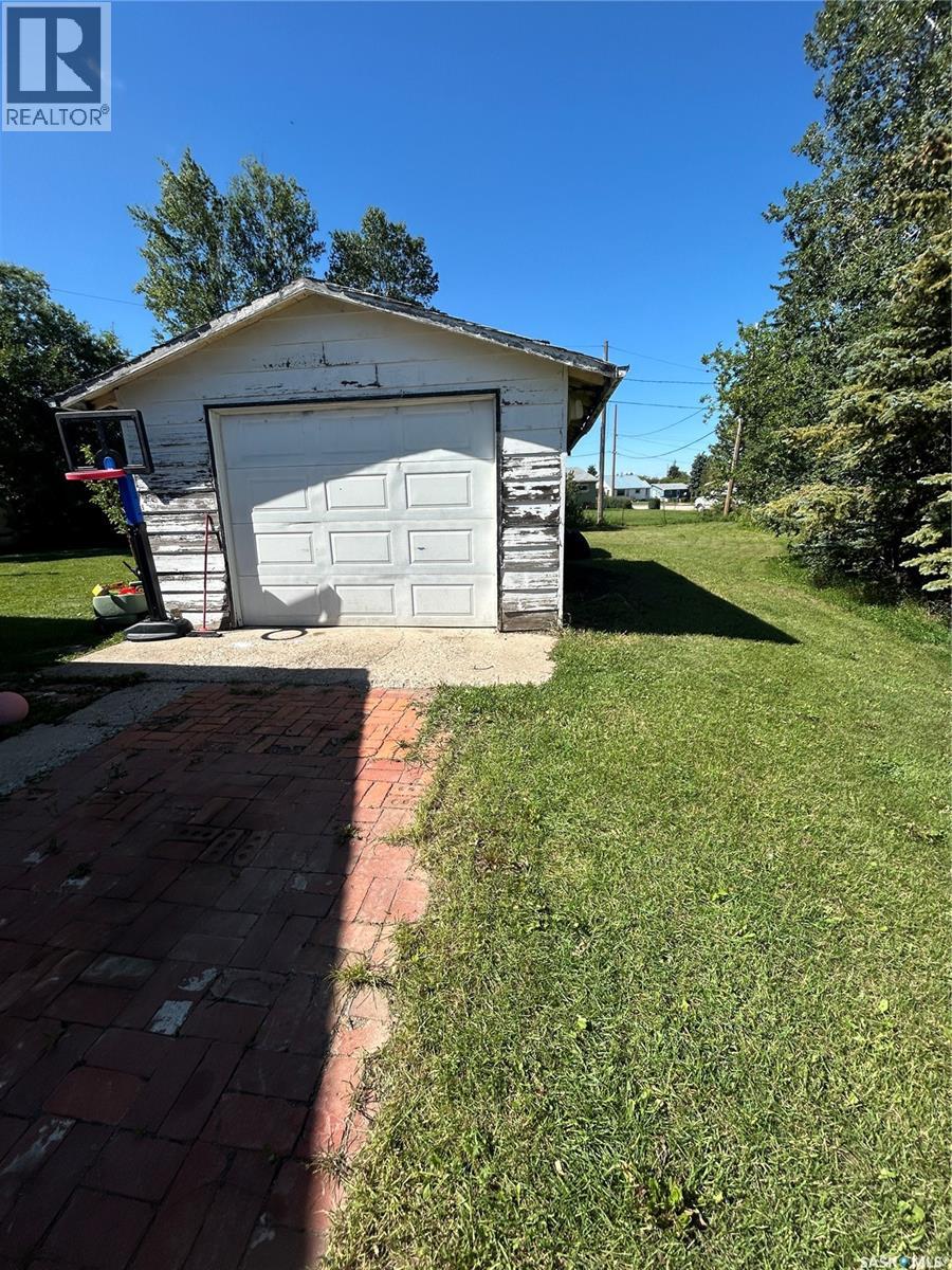 Photo 23 of 222 2nd Avenue W, Kelvington SK