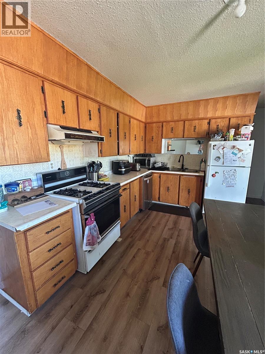 Photo 3 of 222 2nd Avenue W, Kelvington SK