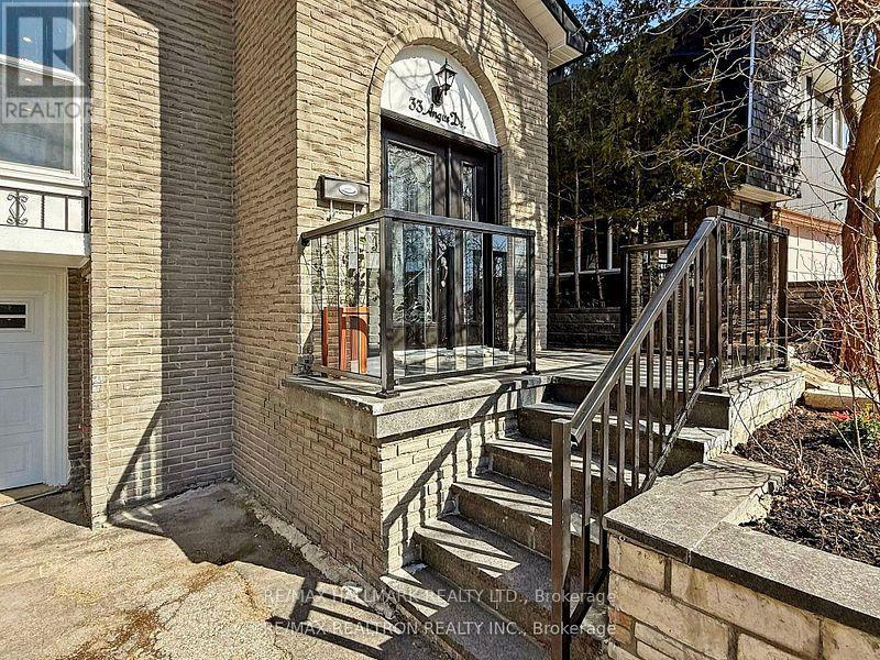Photo 2 of Main 33 Angus Drive, Toronto ON
