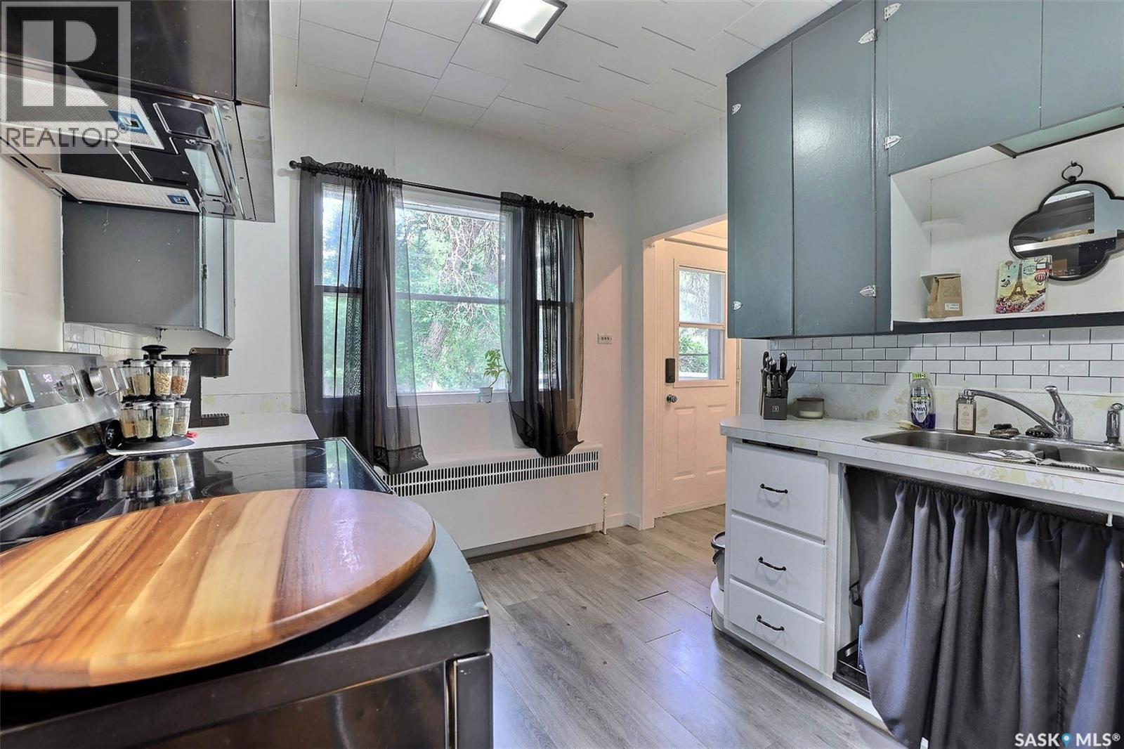 Photo 4 of 3222 Rae Street, Regina SK
