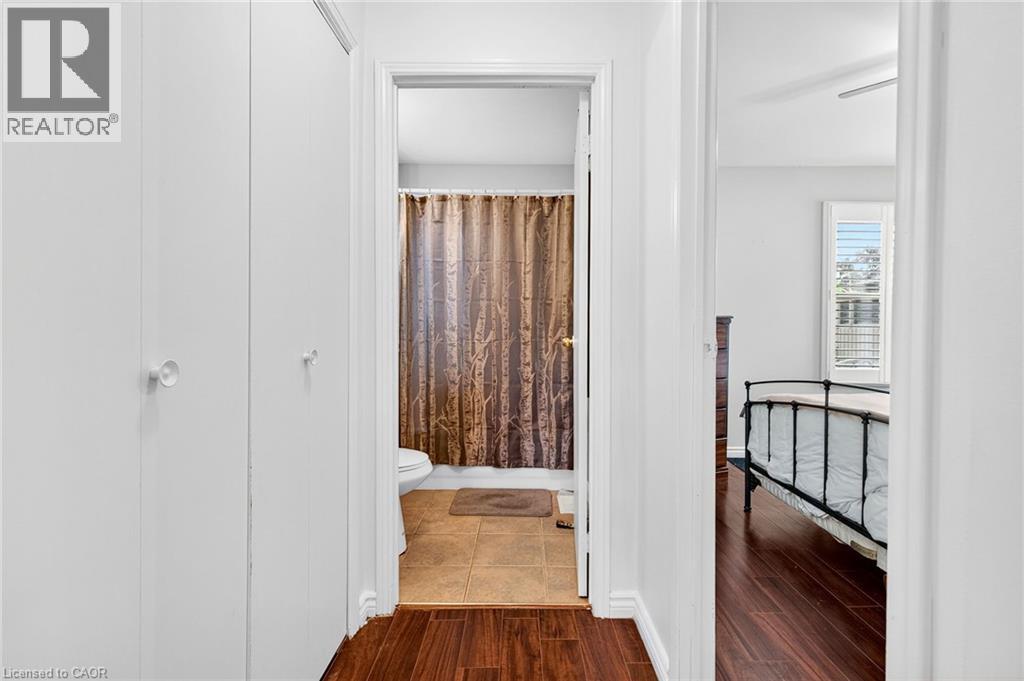 Photo 31 of 15 Donald Avenue, Dundas ON