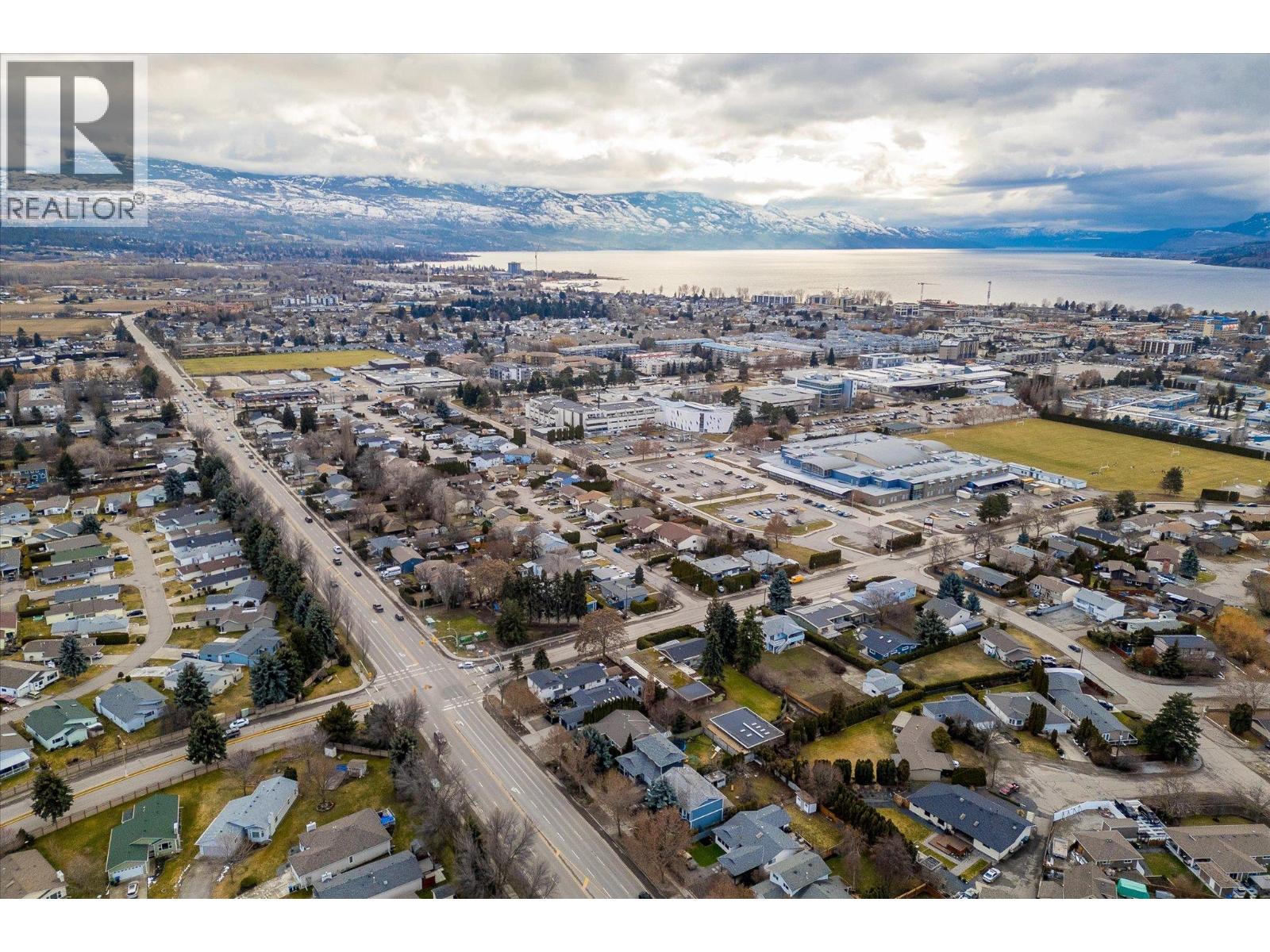 Photo 10 of 2690 Gordon Drive, Kelowna BC