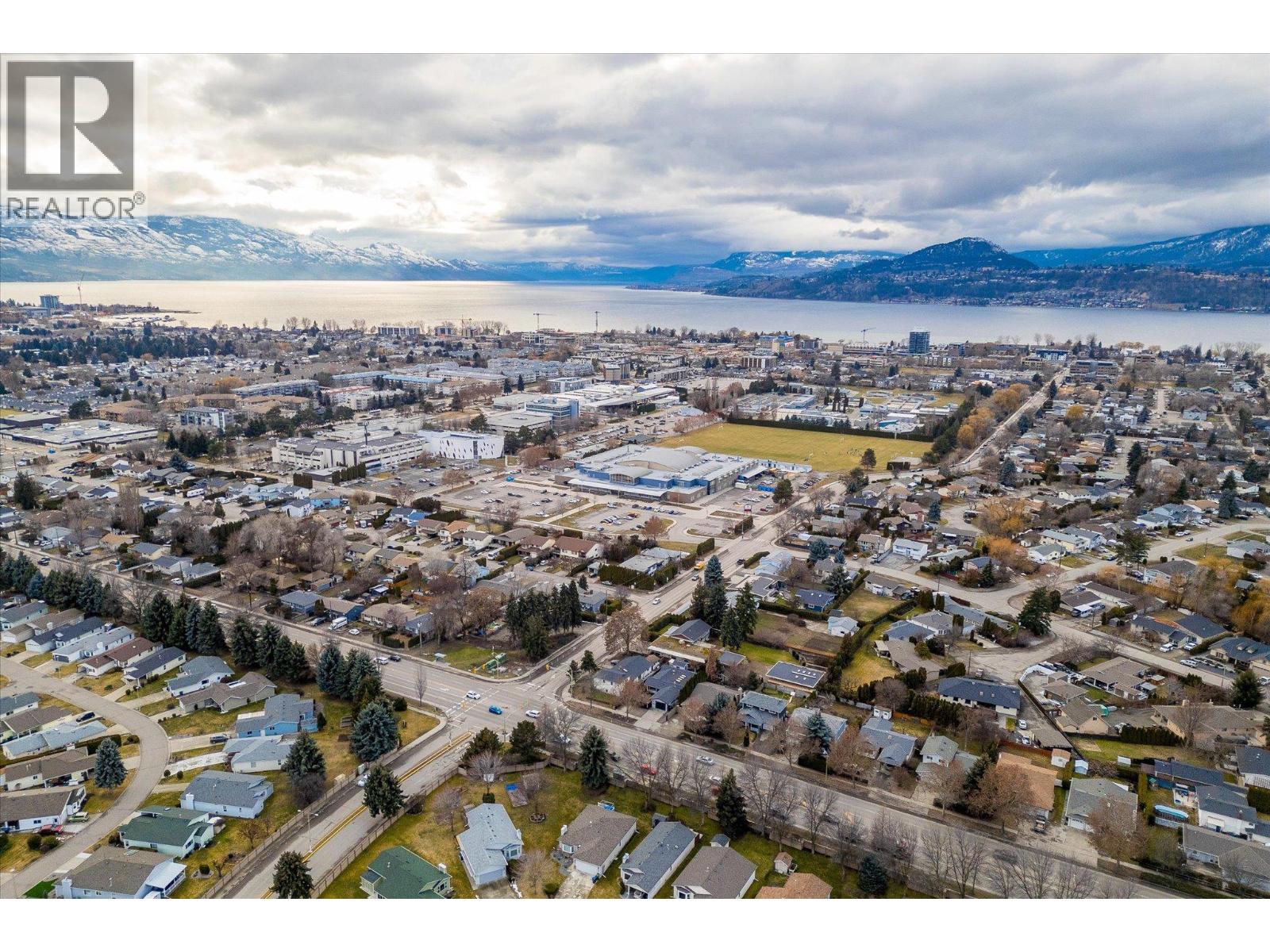 Photo 9 of 2690 Gordon Drive, Kelowna BC