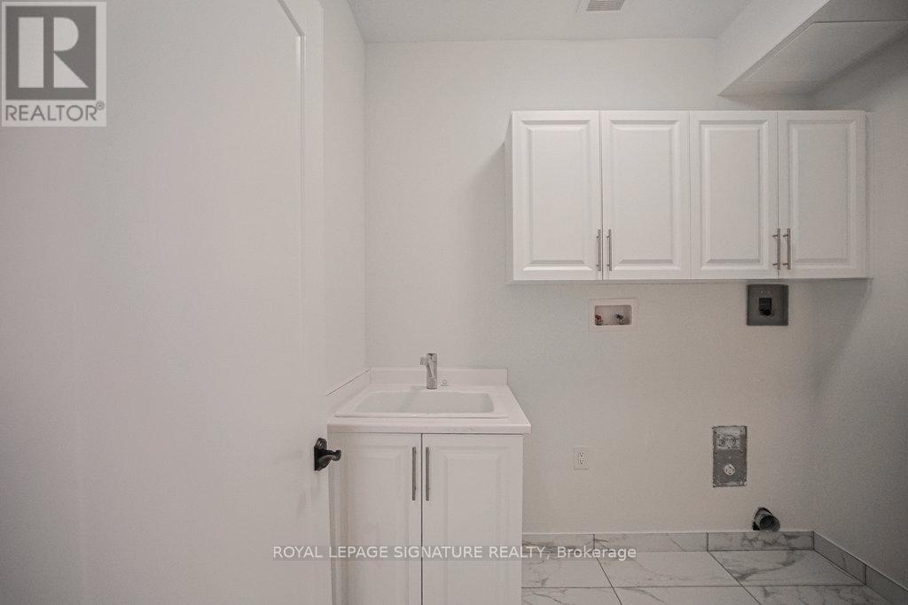 Photo 35 of 80 West Village Lane, Markham ON