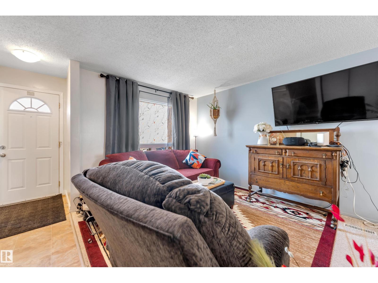 Photo 13 of 49 1651 46 St Nw, Edmonton AB