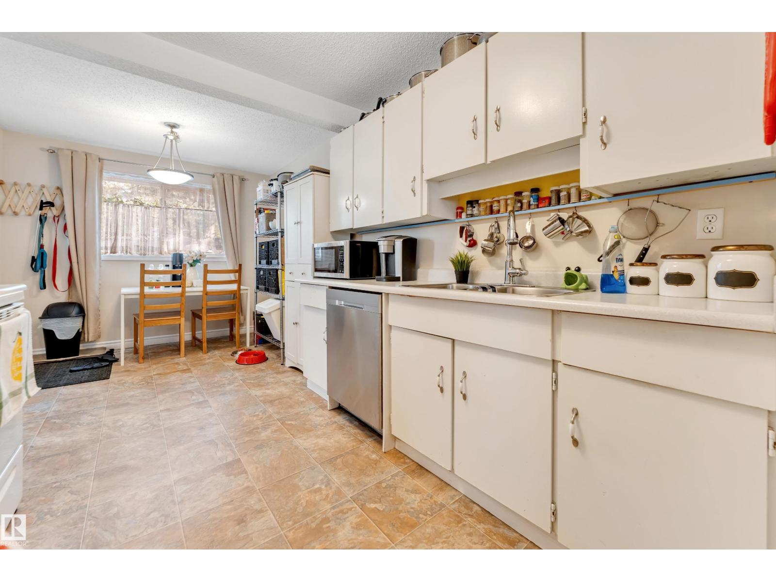 Photo 14 of 49 1651 46 St Nw, Edmonton AB