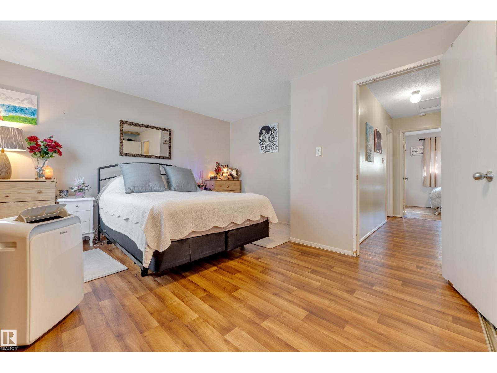 Photo 26 of 49 1651 46 St Nw, Edmonton AB