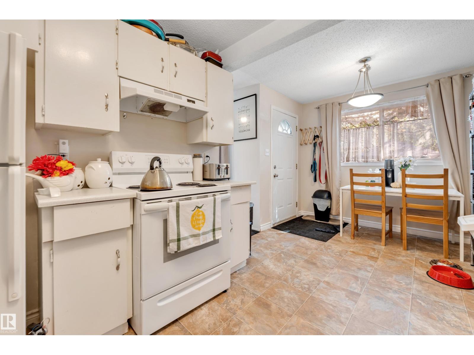 Photo 15 of 49 1651 46 St Nw, Edmonton AB