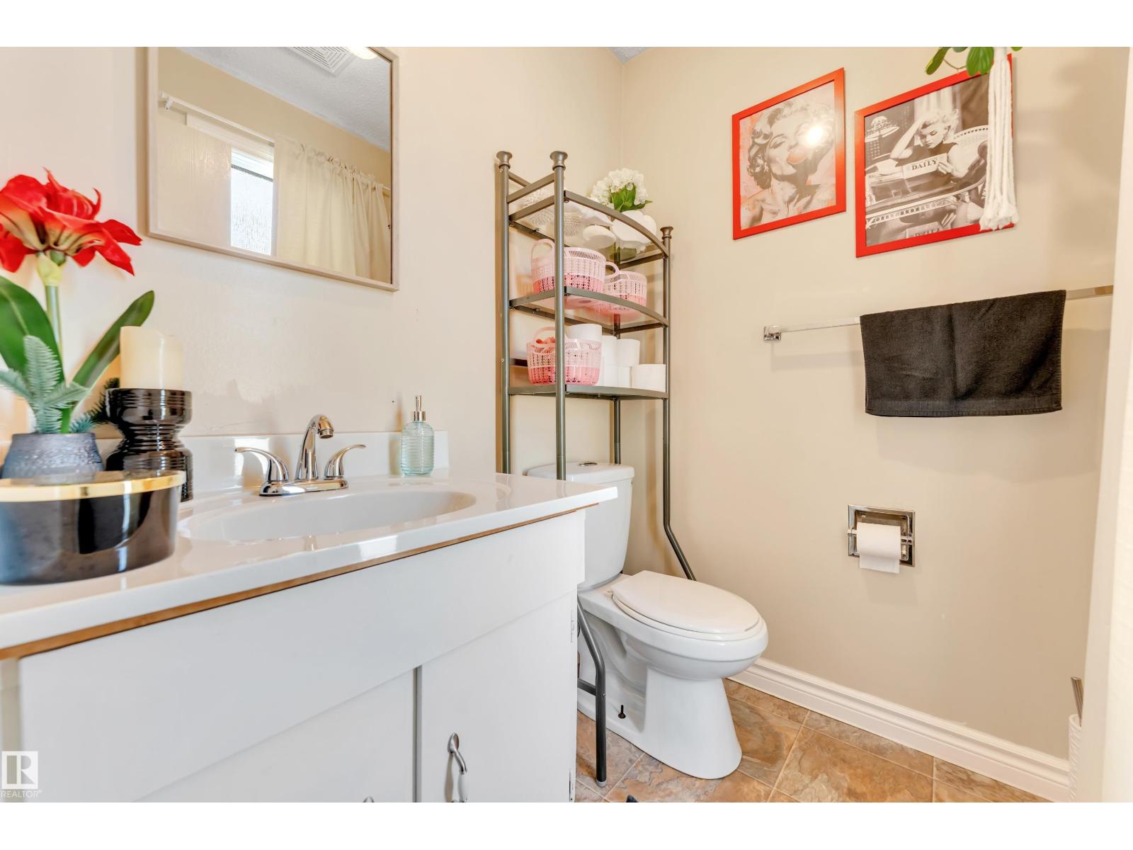 Photo 11 of 49 1651 46 St Nw, Edmonton AB