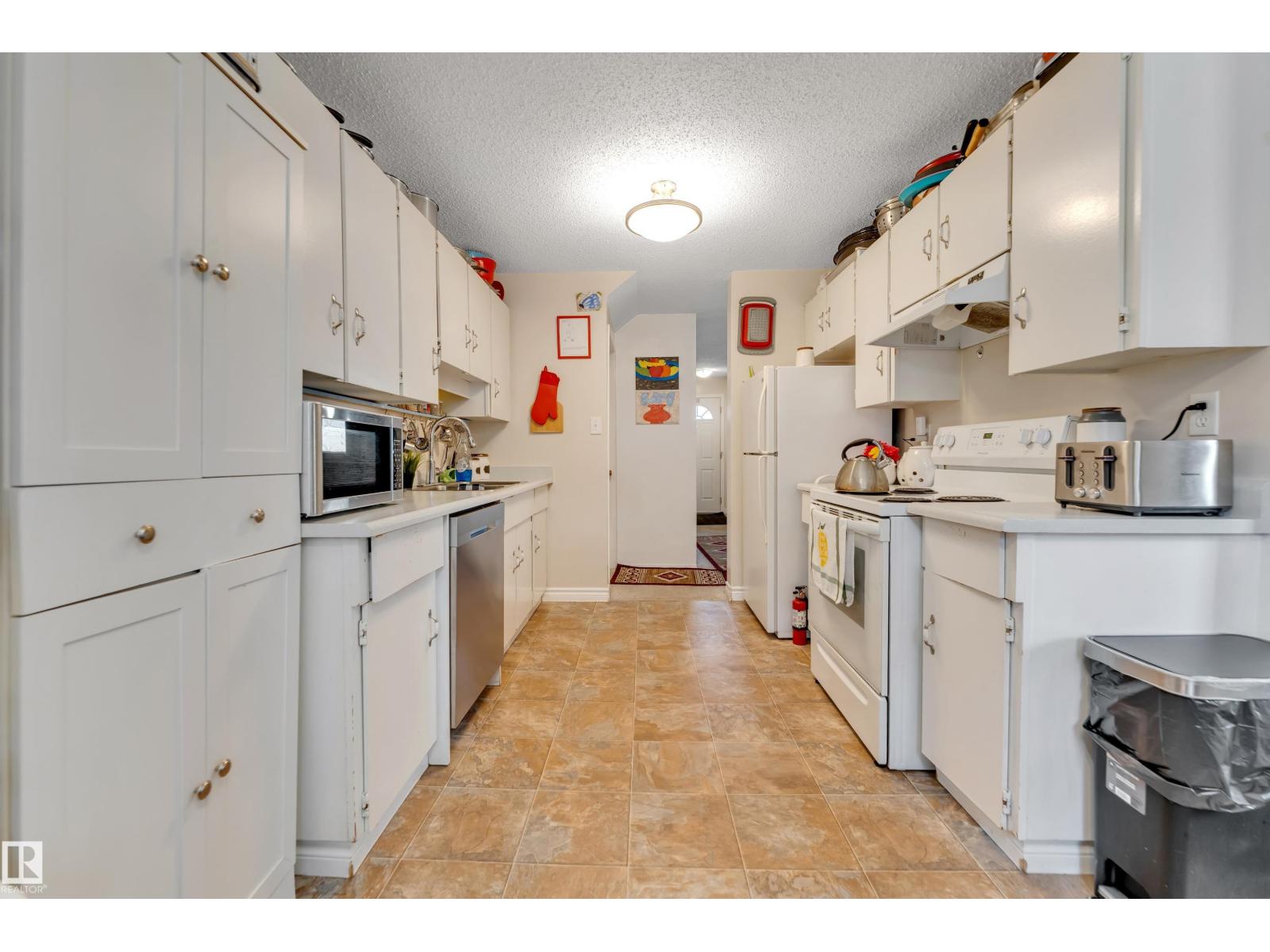 Photo 16 of 49 1651 46 St Nw, Edmonton AB