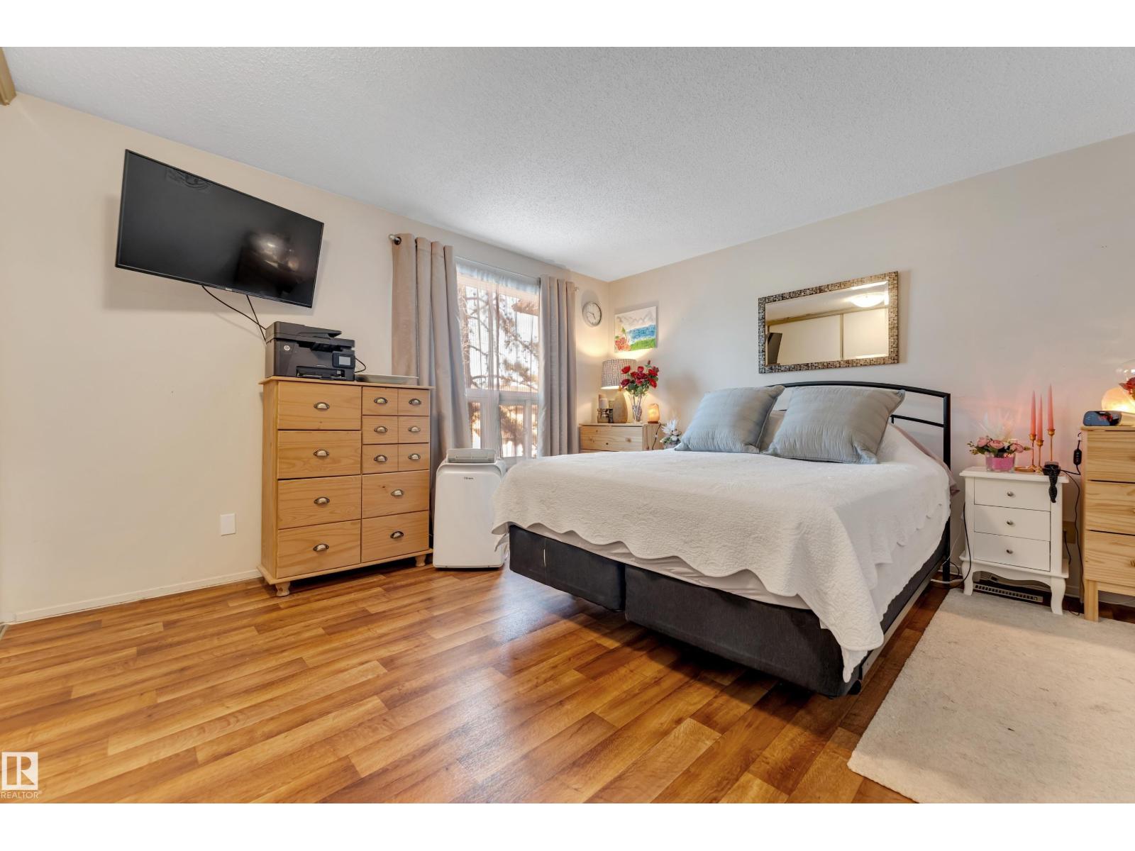 Photo 25 of 49 1651 46 St Nw, Edmonton AB