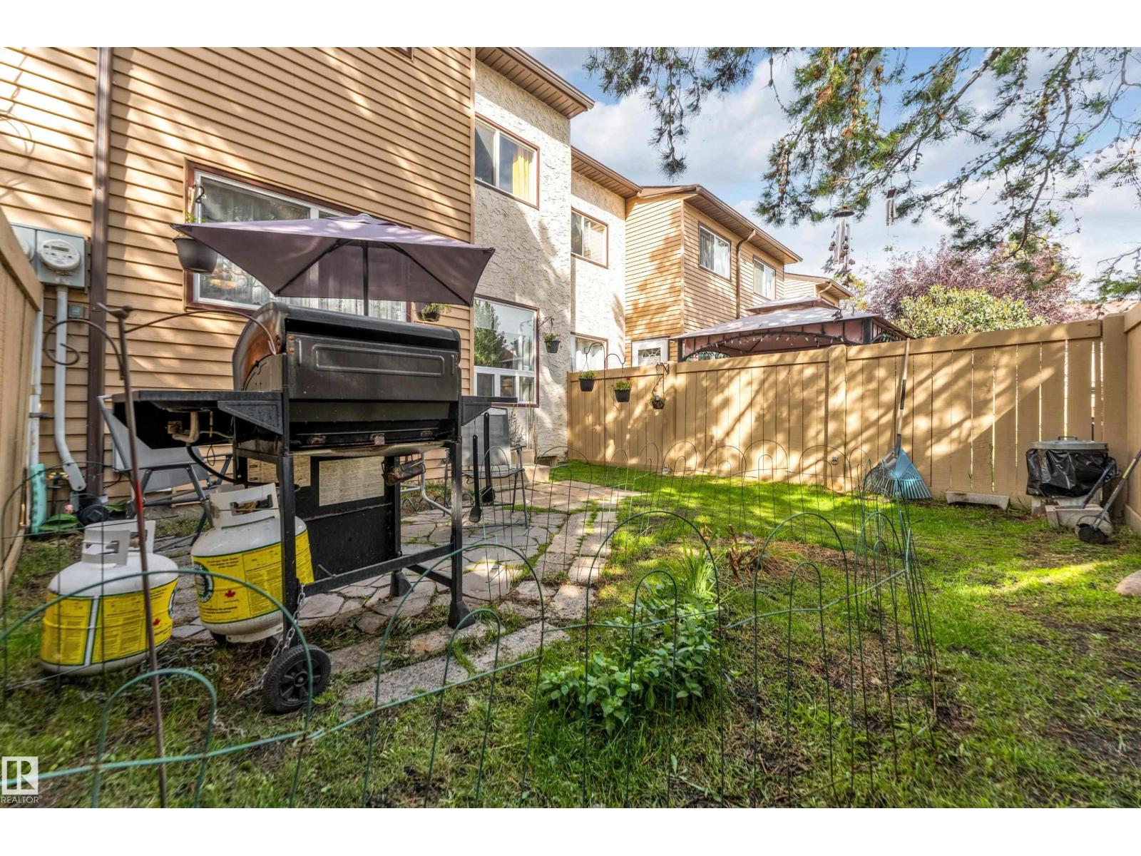 Photo 5 of 49 1651 46 St Nw, Edmonton AB
