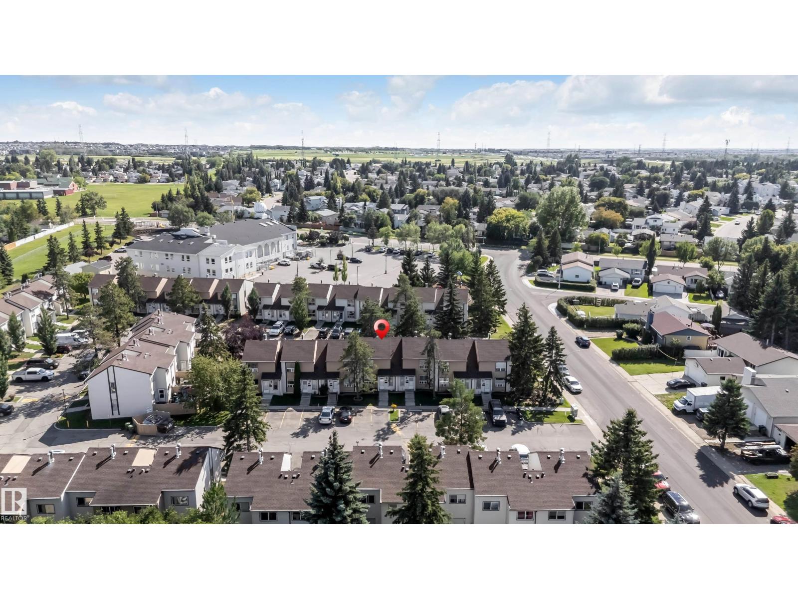 Photo 8 of 49 1651 46 St Nw, Edmonton AB