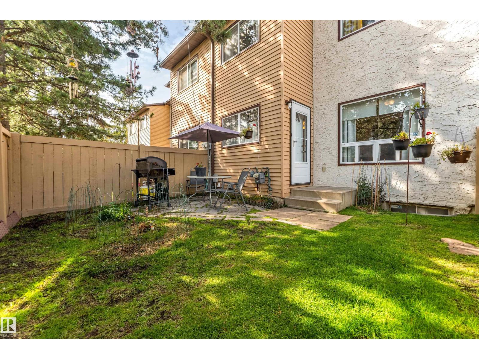 Photo 4 of 49 1651 46 St Nw, Edmonton AB