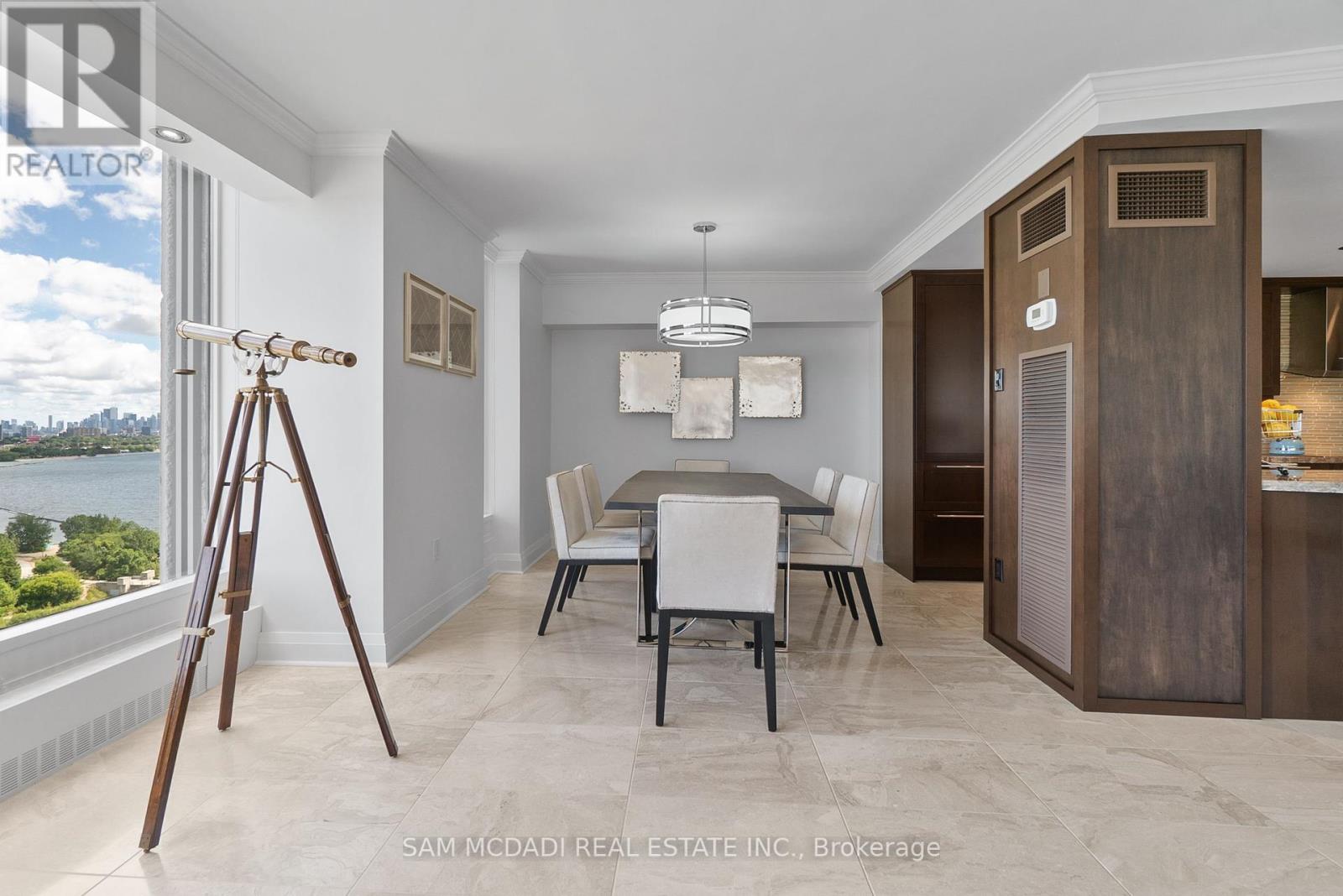 Photo 30 of 2212 2045 Lakeshore Boulevard W, Toronto ON