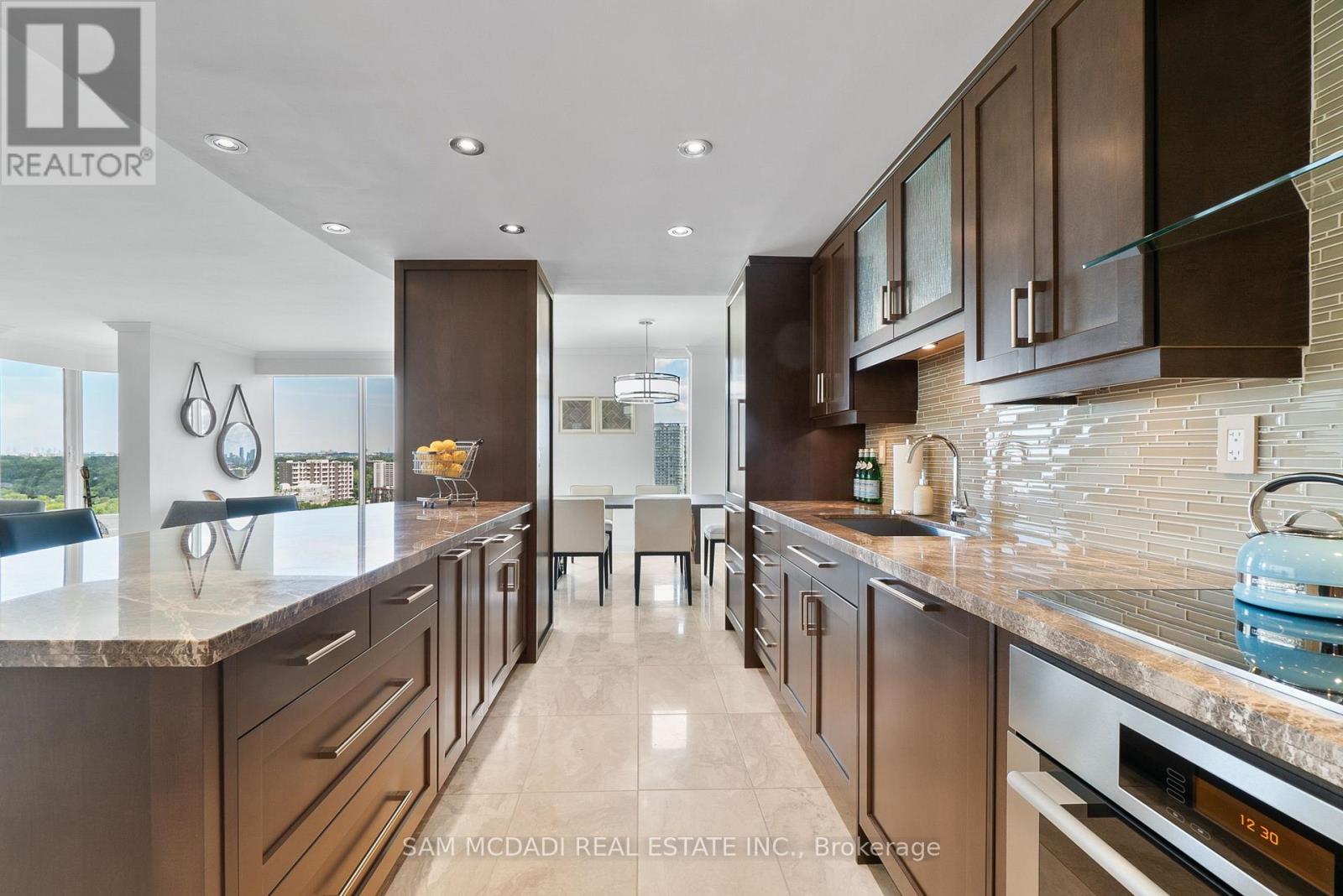 Photo 11 of 2212 2045 Lakeshore Boulevard W, Toronto ON