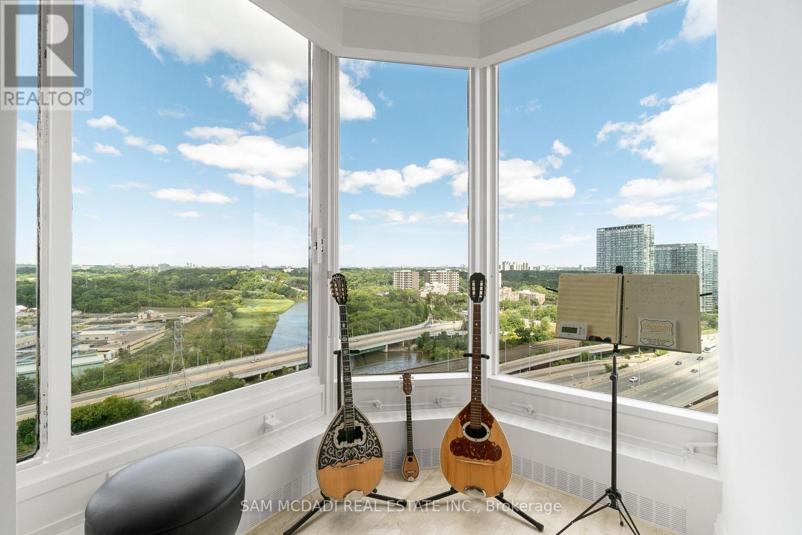 Photo 10 of 2212 2045 Lakeshore Boulevard W, Toronto ON