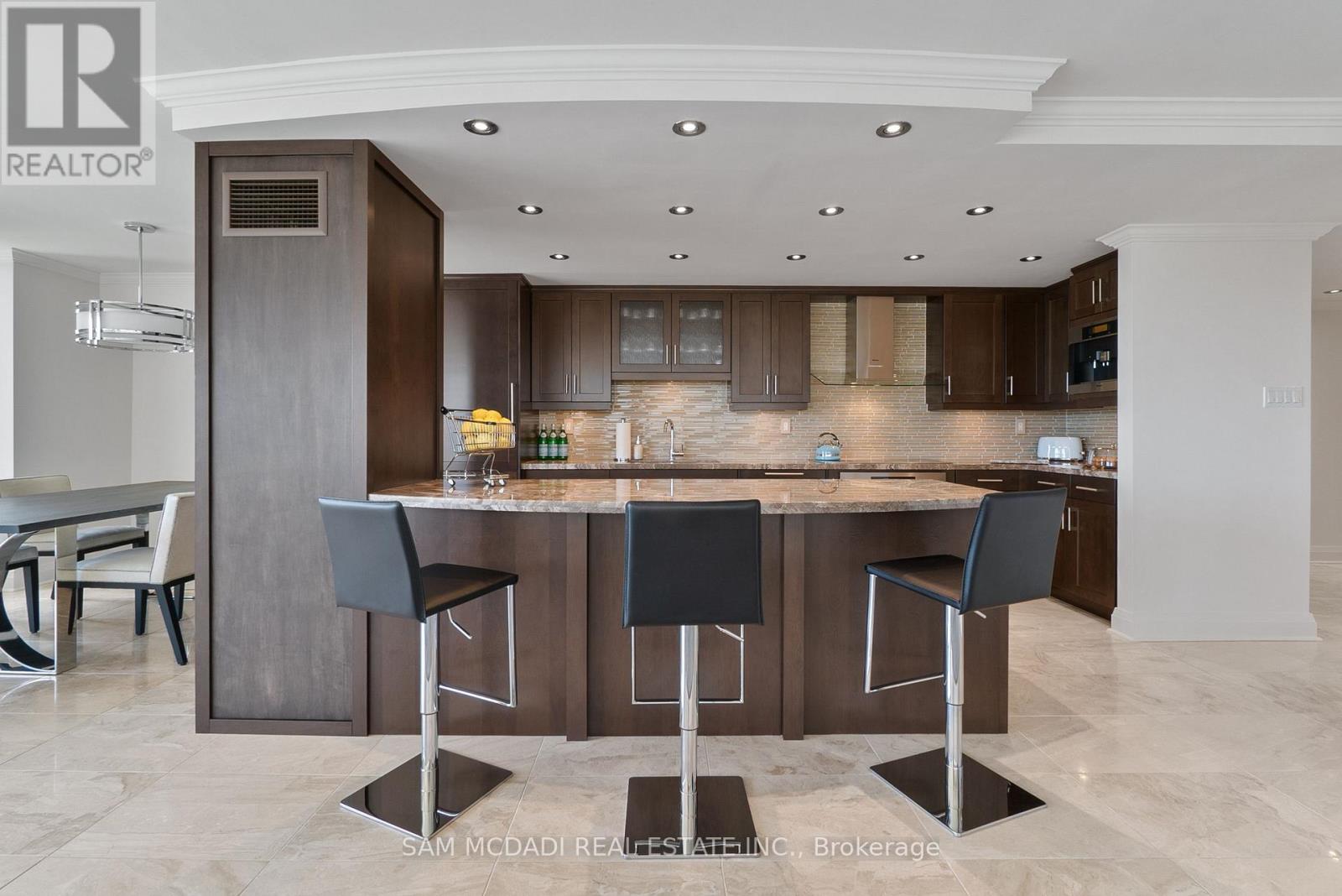 Photo 6 of 2212 2045 Lakeshore Boulevard W, Toronto ON